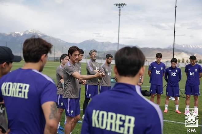 [서울=뉴시스]사전 캠프에서 훈련 중인 축구 국가대표팀. (사진=대한축구협회 제공)