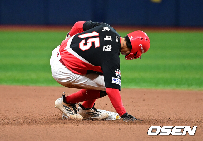 [OSEN=고척, 지형준 기자] 28일 오후 서울 고척스카이돔에서 2026 신한 SOL KBO리그 키움 히어로즈와 KIA 타이거즈의 경기가 열렸다.이날 키움은 케니 로젠버그, KIA는 황동하를 선발로 내세웠다.6회초 2사 1,3루에서 KIA 박재현이 2루 도루에 성공하고 있다. 2026.05.28 / jpnews@osen.co.kr