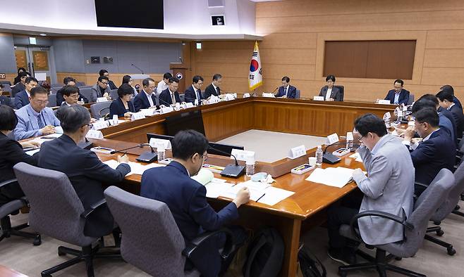 28일 정부서울청사에서 제5차 국민연금 기금운용위원회의가 열리고 있다. 연합뉴스