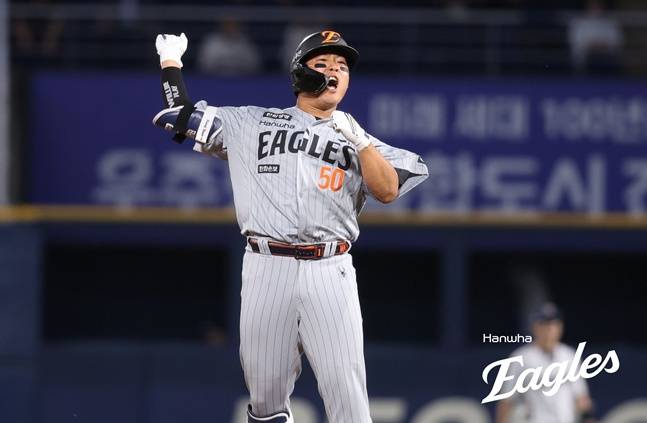 한화 이글스 강백호가 28일 창원 NC파크에서 열린 NC 다이노스와 2026 신한 SOL KBO리그 방문경기에서 7회초 역전 3타점 2루타를 날린 뒤 포효하고 있다. /사진=한화 이글스 제공