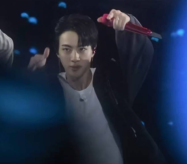 방탄소년단 진, 라스베이거스 빛나는 무대..전 세계가 들썩!