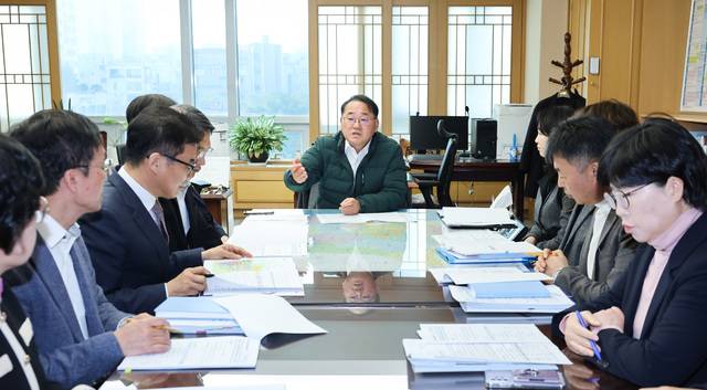 전북특별자치도 김종훈 경제부지사 주재로 현대차 투자협약에 따른 후속조치 관련 회의가 지난 3월 3일 열리고 있다./전북도