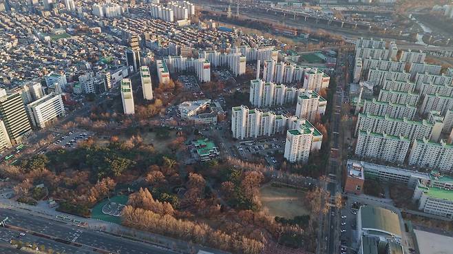 하늘에서 내려다 본 서울 시내 아파트 단지 전경. (사진=모션 엘리먼츠)