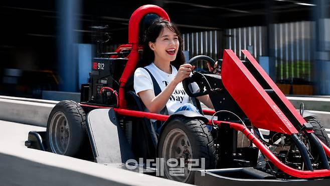 제주 애월에 위치한 9.81파크에서 마스터 라이선스를 받아야만 탈 수 있는 GR-X를 타고 있는 방문객 (사진=모노리스)
