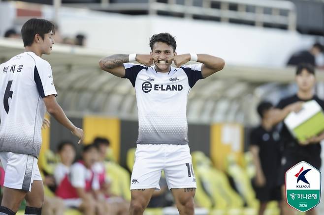 K리그2 데뷔골을 넣은 서울이랜드FC의 까리우스.(한국프로축구연맹 제공)