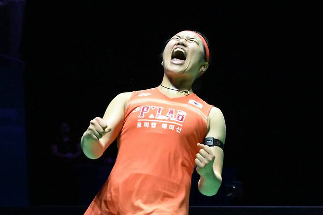 An Se-young of South Korea celebrates victory after defeating Akane Yamaguchi of Japan in the women?s singles final match of the KFF Singapore Open Badminton tournament in Singapore on May 31, 2026. (Photo by Roslan RAHMAN / AFP)<저작권자(c) 연합뉴스, 무단 전재-재배포, AI 학습 및 활용 금지>