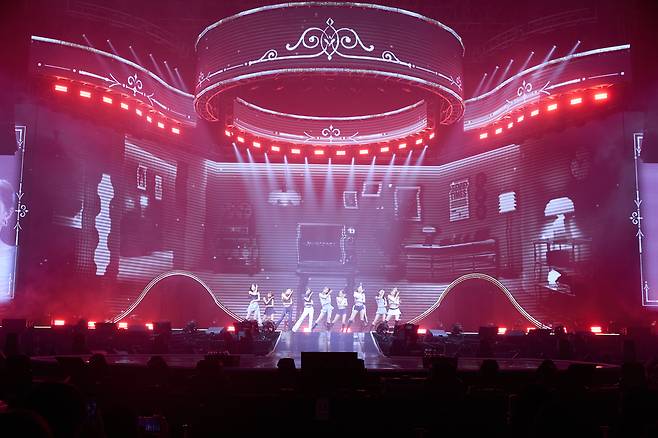 지난 29일 서울 송파구 잠실실내체육관에서 열린 아이오아이 콘서트 <2026 아이오아이 콘서트 투어 : 루프(LOOP)>. 스윙엔터테인먼트 제공