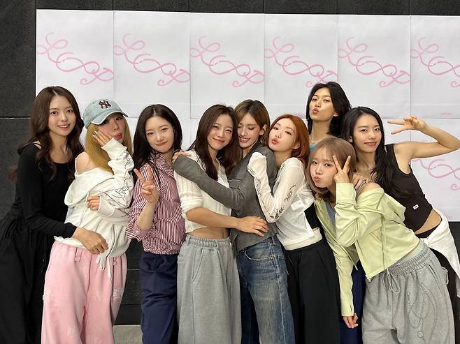 지난 29일부터 <2026 아이오아이 콘서트 투어 : 루프(LOOP)>를 시작한 아이오아이. 스윙엔터테인먼트 제공