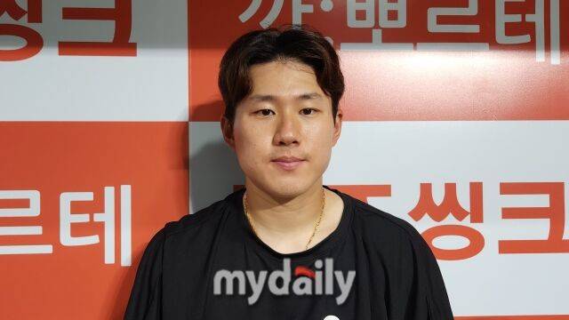 최원준이 5월 30일 고척 키움 히어로즈전을 마치고 취재진과 인터뷰를 하고 있다./고척=김경현 기자