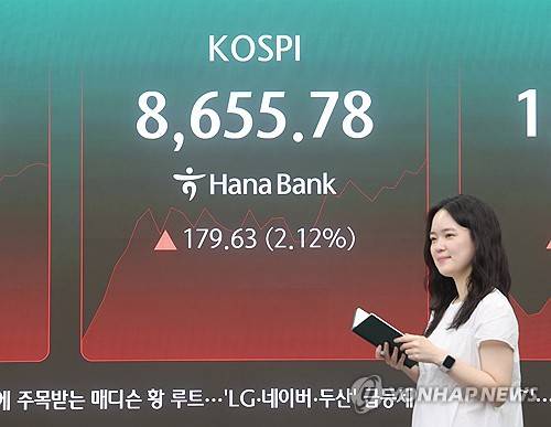 서울 중구 하나은행 딜링룸[연합뉴스 자료사진]