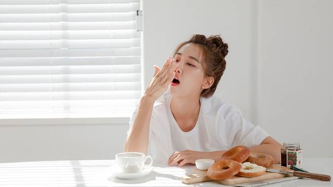 아침 식사를 거를 경우 피로감, 집중력 저하 등 다양한 증상이 나타날 수 있다|출처: 클립아트코리아