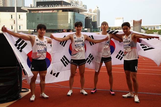 U-20 아시아육상선수권 4x100m 릴레이에서 금메달을 수확한 최명진, 김동진, 최성원, 전채민(왼쪽부터). (대한육상연맹 제공)