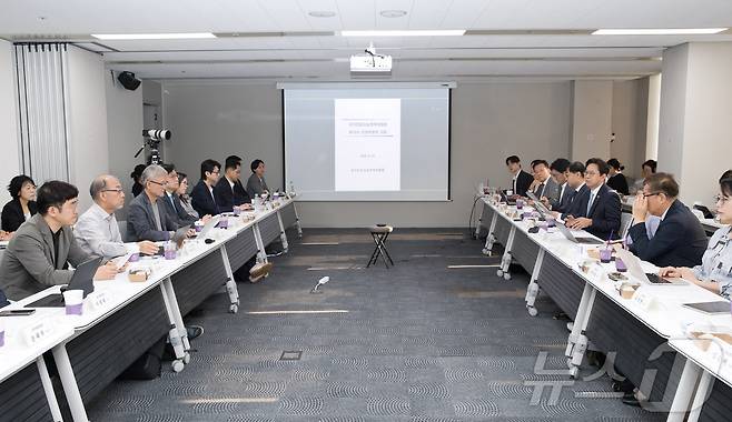 배경훈 부총리 겸 과학기술정보통신부 장관이 14일 오전 서울 중구 서울스퀘어 국가인공지능전략위원회에서 열린 국가인공지능전략위원회 제18차 운영위원회를 주재하고 있다. (과학기술정보통신부 제공. 재판매 및 DB 금지) 2026.5.14