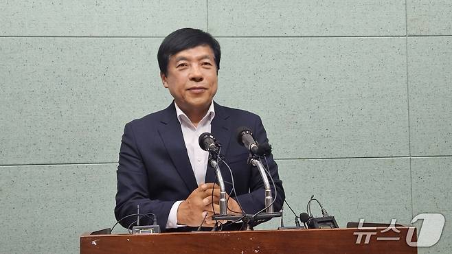1일 전북도의회 브리핑룸에서 기자회견을 연 이성윤 더불어민주당 의원. 2026.6.1/뉴스1