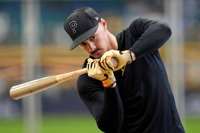 <yonhap photo-2057=""> MILWAUKEE, WISCONSIN - APRIL 25: Konnor Griffin #6 of the Pittsburgh Pirates takes batting practice before game against the Milwaukee Brewers at American Family Field on April 25, 2026 in Milwaukee, Wisconsin. John Fisher/Getty Images/AFP (Photo by John Fisher / GETTY IMAGES NORTH AMERICA / Getty Images via AFP)/2026-04-26 07:55:52/ <저작권자 ⓒ 1980~2026 ㈜연합뉴스. 무단 전재 재배포 금지, AI 학습 및 활용 금지></yonhap>