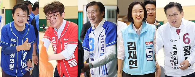 경기 평택을 국회의원 재선거에 출마한 후보들이 지난달 31일 경기도 평택시 팽성읍 한 초등학교 총동문회 운동회에서 참석자들에게 인사하고 있다. 왼쪽부터 더불어민주당 김용남 후보, 국민의힘 유의동 후보, 조국혁신당 조국 후보, 진보당 김재연 후보, 자유와혁신 황교안 후보.연합뉴스