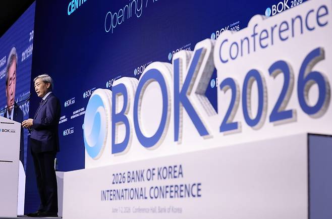 신현송 한국은행 총재가 1일 서울 중구 한국은행 별관에서 열린 ‘2026 BOK 국제 콘퍼런스’에서 개회사를 하고 있다. [연합뉴스]
