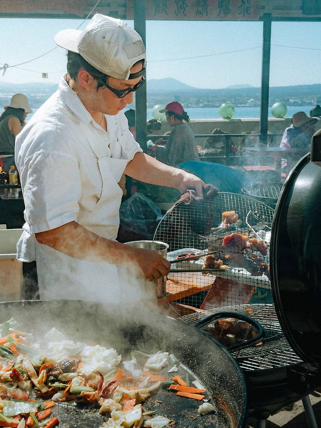 ‘맛있는 상생 on 비양’에 참여한 남준영 셰프. (사진=관광공사) *재판매 및 DB 금지