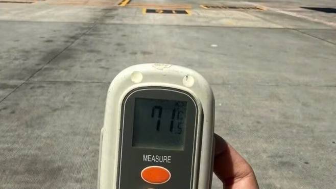 5월 말 베트남 하노이 노이바이 국제공항 주기장의 기온이 71.5℃를 보이고 있다. 베트남 정부.