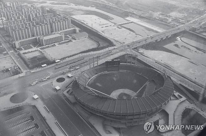 1983년 5월에 항공 촬영한 잠실야구장과 삼성동 일대 [연합뉴스 자료사진]