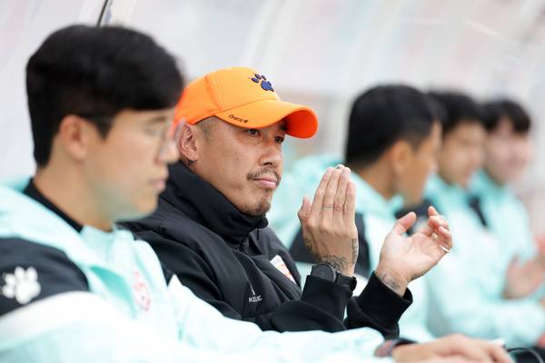 “잘 하고 있어.” 화성FC 차두리 감독. /한국프로축구연맹 제공