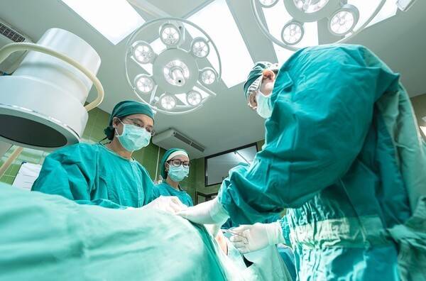 의료기기 산업에서는 '어디에서 먼저 쓰였는가'가 기술 성능만큼 중요한 평가 기준으로 작용하기 때문에 국내 시장에서의 사용 경험 부족은 글로벌 시장 진입 시 검증 부담으로 이어질 수밖에 없다. [출처=픽사베이]
