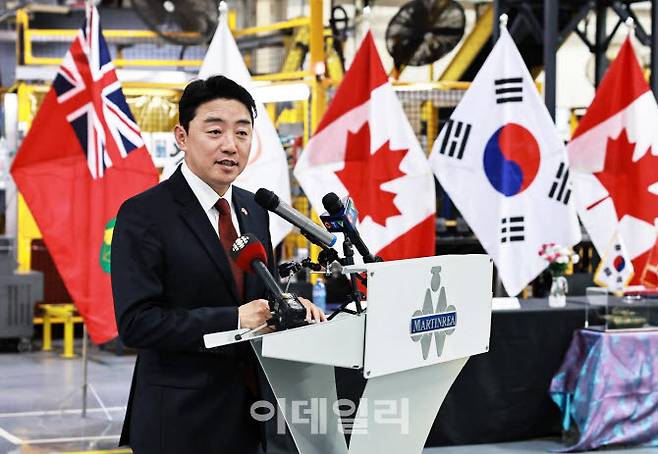 전략경제협력 대통령 특사로 지난 1월에 이어 캐나다를 찾은 강훈식 청와대 비서실장이 한국의 첨단 제조역량과 캐나다의 풍부한 자원·기술 등을 결합하면 ‘중견국 연대’의 진정한 모범이 될 수 있다고 강조했다.(사진=페이스북 갈무리)