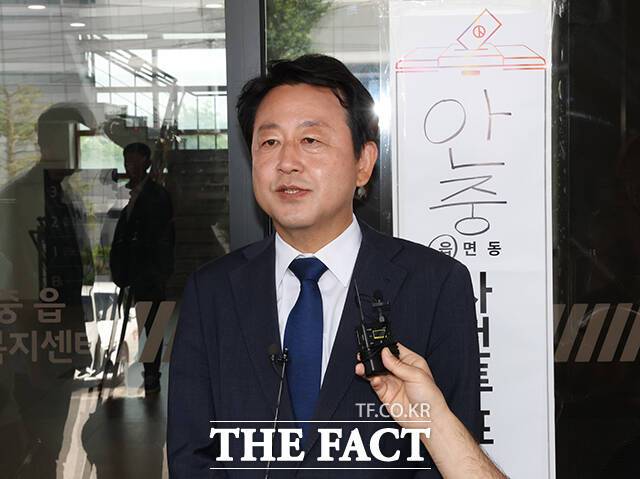 지난달 29일 사전투표를 마친 김용남 후보. /남윤호 기자