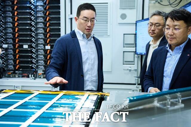 구광모 LG그룹 회장이 최근 미국 실리콘밸리를 방문해 피지컬 AI 분야 유망 기업들을 직접 만나 기술 동향을 점검하는 등 미래 성장동력 발굴에 나서고 있다. 시장에서는 엔비디아와의 협력 확대가 현실화할 경우 LG그룹의 AI·로봇 사업 가치가 재평가될 수 있다는 기대가 커지고 있다. /LG