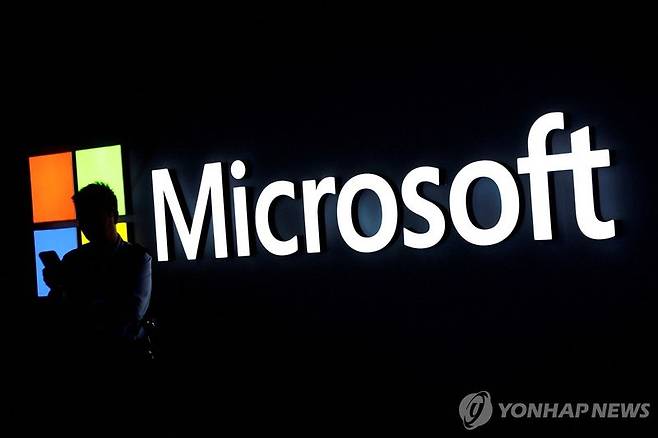 엔비디아가 인공지능(AI) PC용 칩을 공개한데 이어 마이크로소프트(MS)가 윈도 운영체제(OS)에 자체 AI모델 통합 구상을 내놓을 것으로 예상되면서, AI 시대 새로운 '윈텔(Wintel) 동맹'이 구현될 것이라는 관측이 확산되고 있다. (출처=연합뉴스)