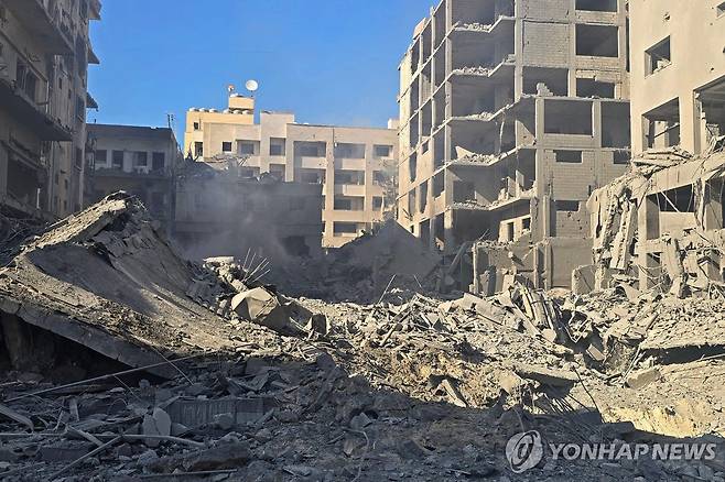 이스라엘의 폭격이 파괴된 레바논 남부 티레  [AFP=연합뉴스 자료사진 재판매 및 DB 금지]