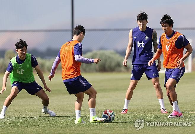 훈련하는 김민재와 조규성 (헤리먼[미국 유타주]=연합뉴스) 신준희 기자 = 28일(현지시간) 오후 미국 유타주 헤리먼에 위치한 자이언스뱅크 트레이닝센터에서 축구 국가대표팀 김민재와 조규성, 황인범 등 선수들이 훈련을 하고 있다. 2026.5.29 hama@yna.co.kr