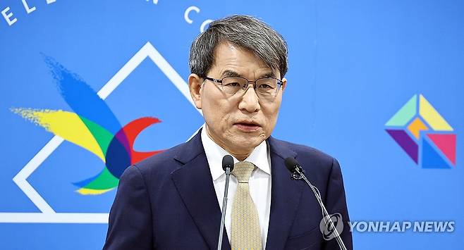 노태악 선관위원장, 6ㆍ3 지방선거 '국민께 드리는 말씀' 발표 (과천=연합뉴스) 김인철 기자 = 노태악 중앙선거관리위원회 위원장이 20일 경기도 중앙선관위 과천청사에서 제9회 전국동시지방선거 관련 '국민께 드리는 말씀'을 발표하고 있다. 2026.5.20 yatoya@yna.co.kr
