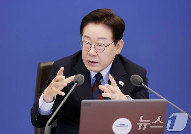 이재명 대통령이 지난달 26일 청와대에서 열린 제23회 국무회의 겸 제10차 비상경제점검회의에서 발언하고 있다/사진제공=뉴스1