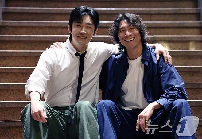 드라마 '허수아비'에서 강성경찰서 형사역을 맡은 배우 전재홍(왼쪽)과 김은우 ⓒ 뉴스1 구윤성 기자