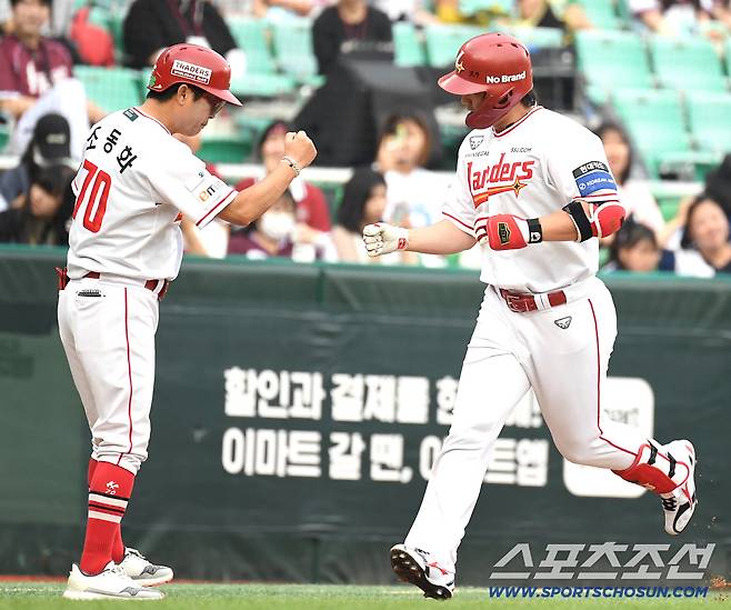 3일 인천 SSG랜더스필드에서 열린 SSG와 키움의 경기. 1회말 선취 솔로홈런을 날린 SSG 최정. 인천=송정헌 기자songs@sportschosun.com/2026.06.03/