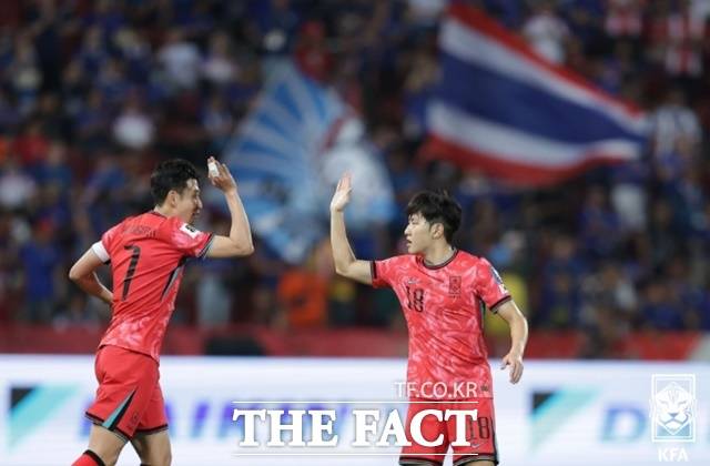 엘살바도르와 최종 평가전에서 '끔의 조합'을 이룰 것으로 기대되는 손흥민(왼쪽)과 이강인./KFA