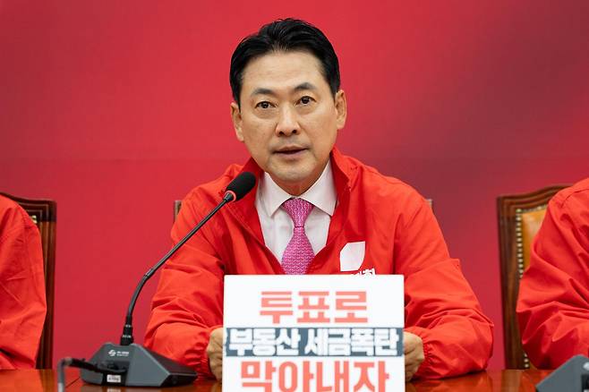 장동혁 국민의힘 대표가 제9회 전국동시지방선거 및 국회의원 재보궐 선거일인 3일 서울 여의도 국회에서 열린 중앙선거대책위원회의에서 모두발언을 하고 있다. 뉴스1