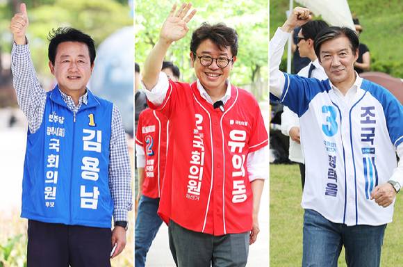 경기 평택을 국회의원 재선거에 출마한 더불어민주당 김용남(왼쪽부터), 국민의힘 유의동, 조국혁신당 조국 후보가 25일 경기도 평택시에서 시민들에게 인사하고 있다. 2026.5.25 [사진=연합뉴스]
