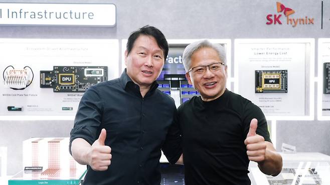 SK Group Chairman Chey Tae-won, left, poses for a photo with Nvidia founder and CEO Jensen Huang at Computex 2026 in Taipei, Taiwan, on June 2. [SK HYNIX]