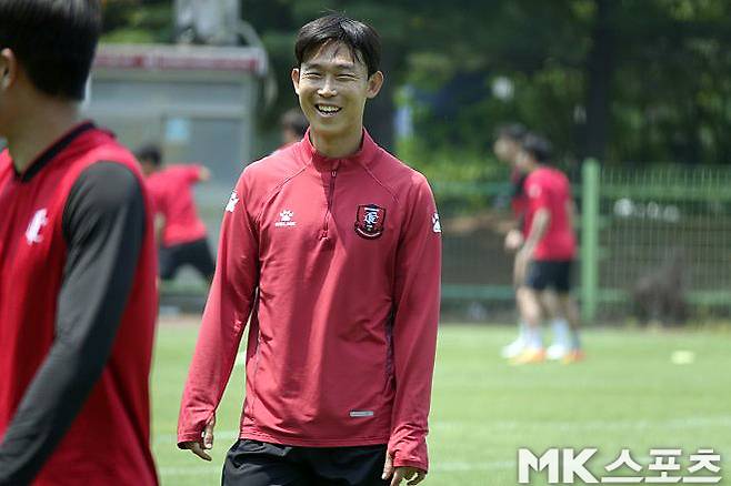 부천 FC 미드필더 윤빛가람. 윤빛가람이 환하게 웃고 있다. 사진=이근승 기자