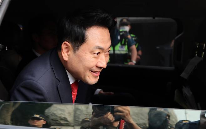 선관위 항의 집회 지나는 장동혁 대표. 연합뉴스