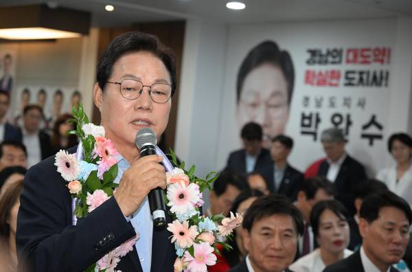 박완수 경남도지사 후보가 4일 창원시 성산구 상남동 선거사무실에서 당선이 확정된 후 소감을 말하고 있다./김구연 기자
