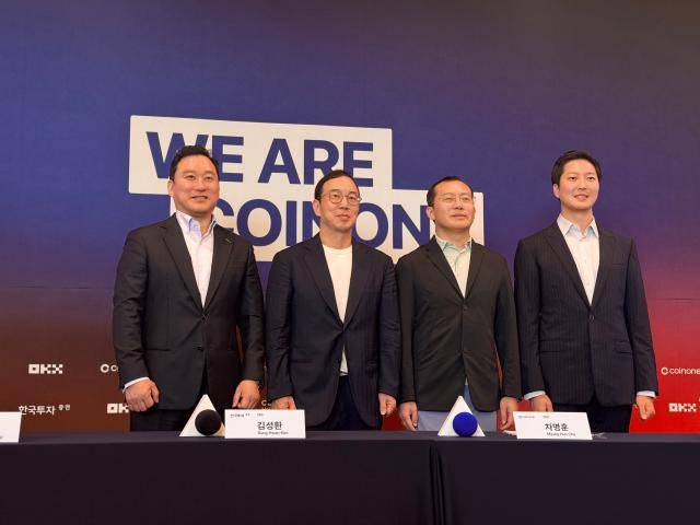 (왼쪽부터) 김성환 한국투자증권 대표, 송병준 컴투스홀딩스 의장, 스타 쉬 OKX 창업자 겸 대표, 차명훈 코인원 대표 [사진=이성진 기자]