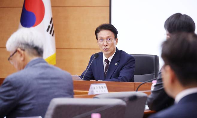김민석 국무총리가 4일 오전 서울 종로구 정부서울청사 별관에서  정부 드론ㆍ대드론 통합 태스크포스(TF) 최종보고회의를 주재하고 있다.(연합뉴스)