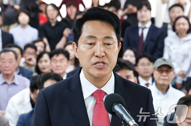 6·3 지방선거에서 당선된 오세훈 국민의힘 서울시장 후보가 4일 서울 종로구 선거사무소에서 당선 소감을 밝히고 있다. 2026.6.4 ⓒ 뉴스1 김도우 기자