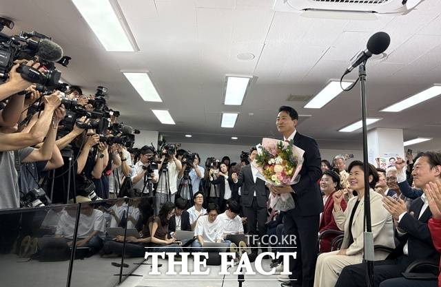 오세훈 국민의힘 서울시장 당선인이 4일 오전 10시께 서울 종로구 대왕빌딩 캠프 개표 상황실에서 당선 연설문을 발표했다. /문화영 기자