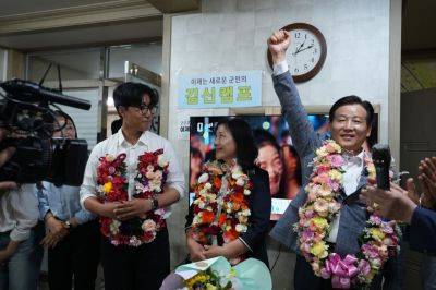 김신 후보가 우홍섭 후보와의 치열한 접전 끝에 완도군수로 당선됐다. 후보 측 제공