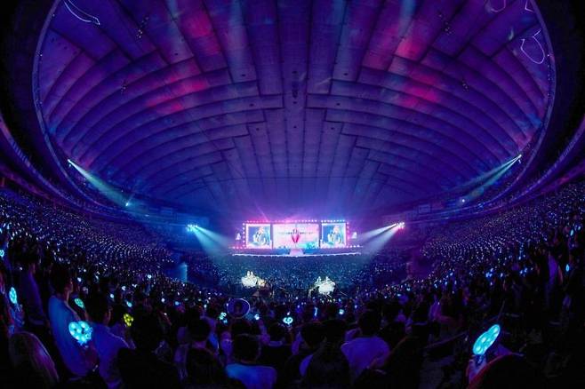 지난 4월 일본 도쿄돔에서 열린 에스파 콘서트 전경. SM엔터테인먼트 제공