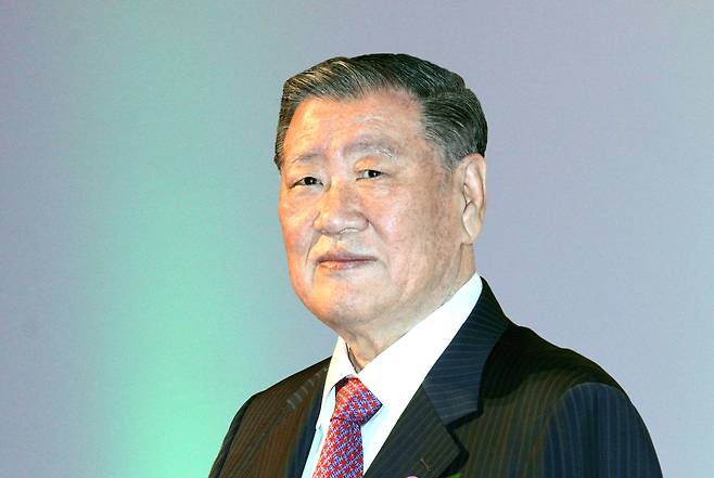 정몽구 현대차그룹 명예회장은 1999년부터 2020년까지 현대차그룹 회장으로 재임했다. 세계 10위권 밖이던 현대자동차그룹은 그의 재임 기간 동안 세계 4위로 올라섰다./현대차그룹